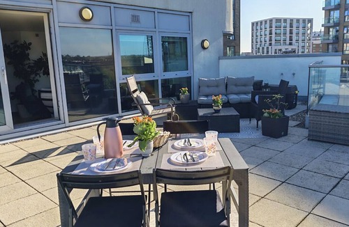 St. Mary's Park House | Ultra-Luxury Penthouse with Iconic Panoramic Thames & London Skyline Views
