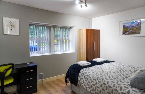 Headingley Apartment | Unique 2-bed Cottage Flat in Headingley, Near Universities and Shops, Ground