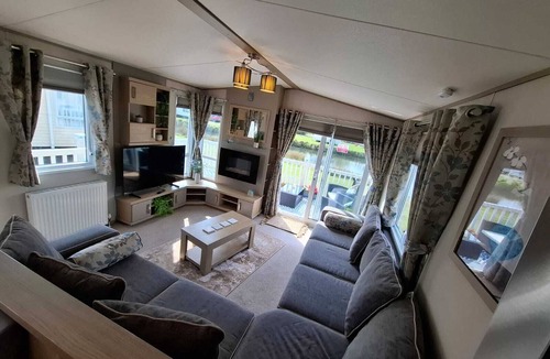 Grimsby House | Unwind in our stunning premium waterside retreat. Full wraparound decking