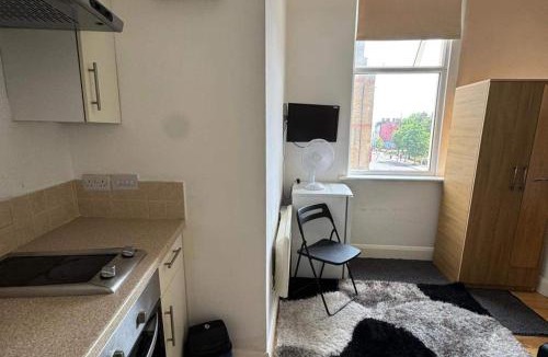 Tollington Apartment | Upper Holloway Studio 1 Min to Station Sleeps 2