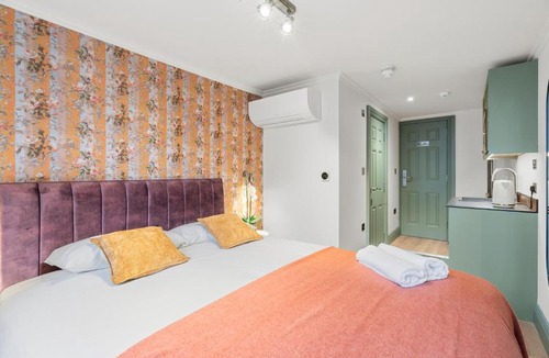 Warwick Apartment | Upper Victoria