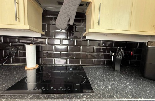 Ridgeway House | Urban Calm – Spacious 3-Bed Home with Free Parking