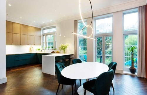 Kensington Apartment | Veeve - Colourful Comfort in Earls Court