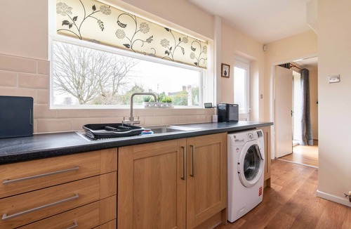 Newark upon Trent House | Ventnor Rise - Modern 3BR House, Parking, Free Wifi