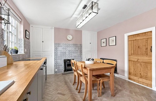 Thornham Cottage | Vine Cottage - a self catering cottage that sleeps 4 guests in 2 bedrooms