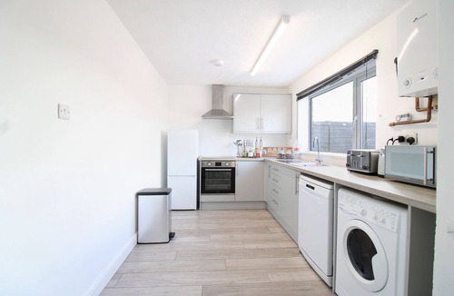 Aylesbury House | Virexxa Aylesbury Centre - Deluxe Suite - 3Bed House with Free Parking