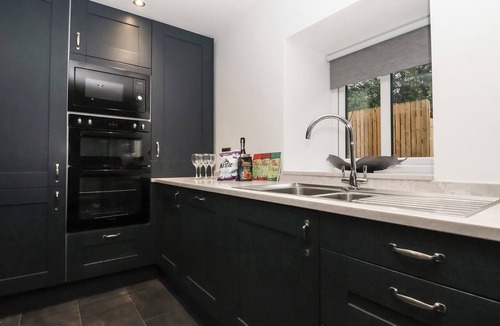 Skipton Cottage | VIRGINIA COTTAGE, pet friendly, luxury holiday cottage in Winterburn
