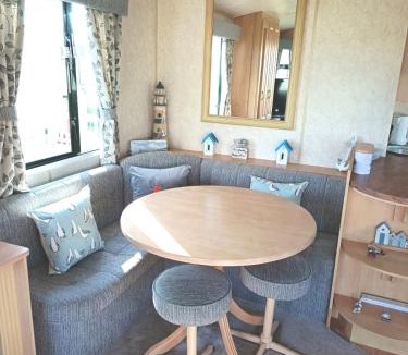 Ingoldmells House | VJ Plum a 2 bed 6 berth luxury static caravan, bedding Included, on Coral Beach in Ingoldmells