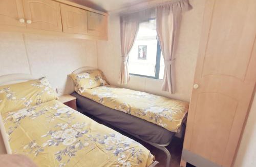 Ingoldmells House | VJ Plum a 2 bed 6 berth luxury static caravan, bedding Included, on Coral Beach in Ingoldmells
