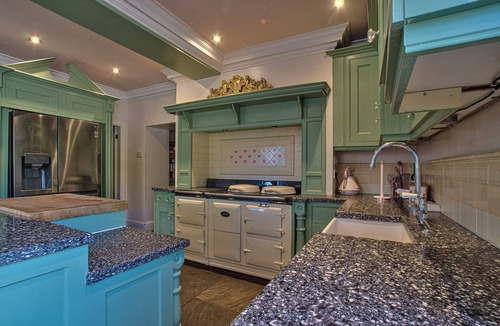Alkborough Cottage | Walcot Hall by Group Retreats - sleeps 25 guests in 8 bedrooms