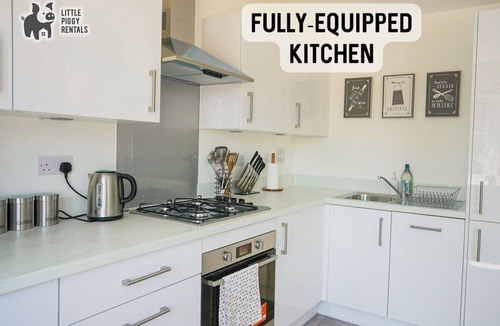 Peterborough Apartment | Warm Modern Flat | 2x Parking | Wi-Fi | Smart TV