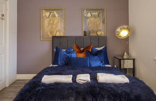 York Cottage | Waterfront Cottage - sleeps 10 guests in 5 bedrooms