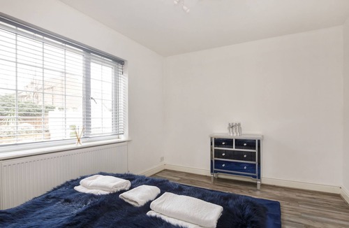 York Cottage | Waterfront Cottage - sleeps 10 guests in 5 bedrooms