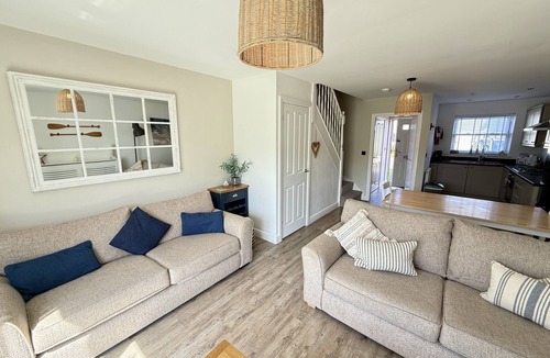 Muston Cottage | Waves @ The Bay - a cottage that sleeps 5 guests in 2 bedrooms