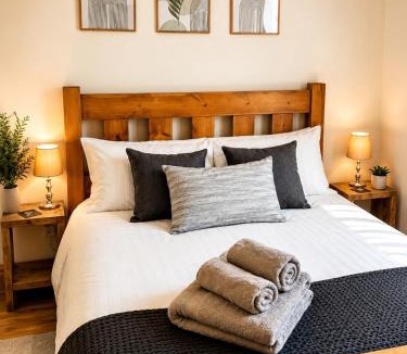 Nafferton House | Wayside, Yorkshire Wolds Holiday Home, Sleeps 4, Parking
