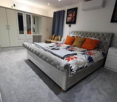 Wednesbury House | WBC-1-4 Private Room near Birmingham
