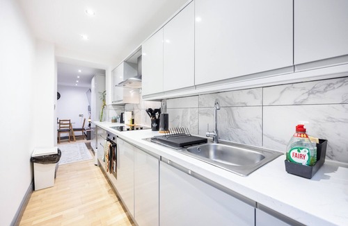 Hammersmith and Fulham Apartment | Welcome to Plotseeker’s 3 Bedroom Apartment by River Thames