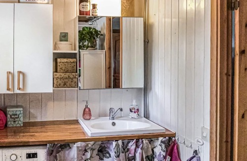 Sodersvik House | Welcome to this inviting vacation home in an idyllic location on the lake!
