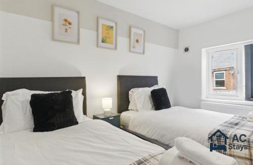 West Bromwich House | West House 4-bed Perfect for Contractors, Groups and Families