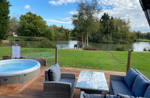 Dogdyke House | Widgeon Bespoke Cabin is lakeside with Private fishing peg, hot tub situated at Tattershall Lakes Country Park