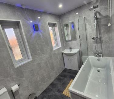 Wigan House | Wigan 3 bed close to amenities, M6, M58