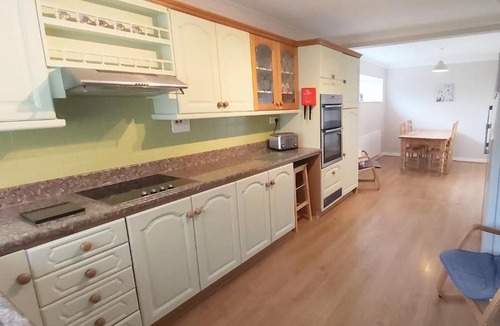 Northallerton Apartment | Willow Cottage 3 bed, cosy stopover, dogs welcome