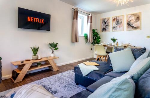 Donnington House | Willow House Stylish 3BR, 5 Guests Contractor Near MOD and HMRC