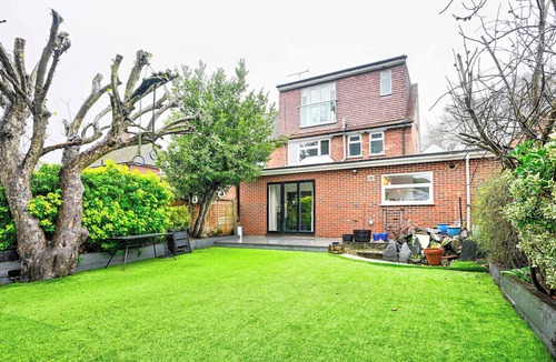 Windsor House | Windsor 5-Bed House - Near Castle - Sleeps 13