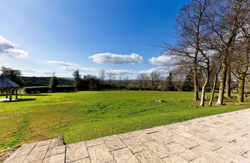 Knockerdown Apartment | Wisels Cottage With Shared Swimming Pool & Games Room
