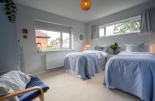 Chesterfield House | Wisteria Corner - Tranquil Home, friends & family