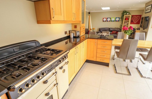 Lincoln House | WITHAM VIEW, pet friendly, with open fire in Lincoln