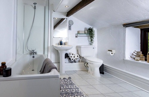 Bury House | Wonderful villa for 2 guests with WIFI, TV and pets allowed