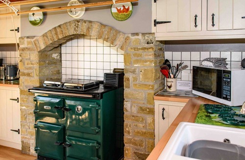Hawes House | Wonderful villa for 6 guests with WIFI, terrace and pets allowed