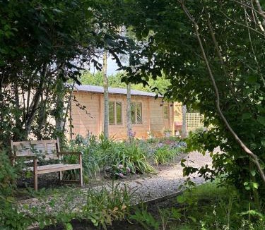 Newark Ski Chalet | Woodlands Luxury Lake Log Cabin - Vetiver Villa