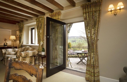 Rowsley Cottage | Woodside Cottage, Year-Round Indoor Pool, 3 Miles from Chatsworth. Sleeps 2-4