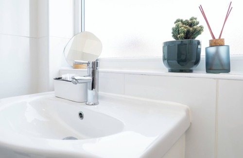 Banbury Apartment | Work-Ready 4‑Bed Home with Parking, Ideal for Teams Working in Banbury and area.