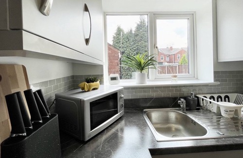 Worksop House | Worksop Newly Refurbished 2-Bedroom House