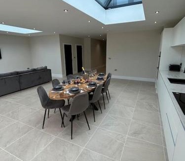 Huntington House | York Fields Retreat - 4 Ensuite Bedrooms