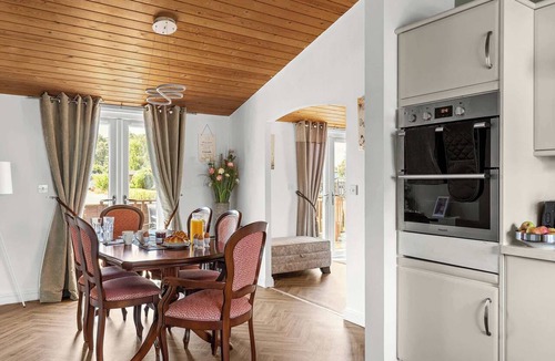 Wilberfoss Cabin | York Retreat: Private Hot Tub, Pet-Friendly Lodge