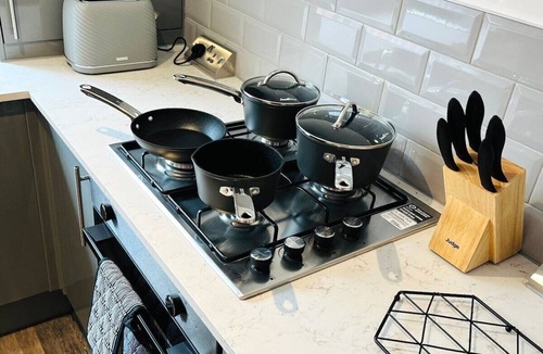Liverpool House | Your ideal 3-Bed place in Prescot Nr M57 & M62