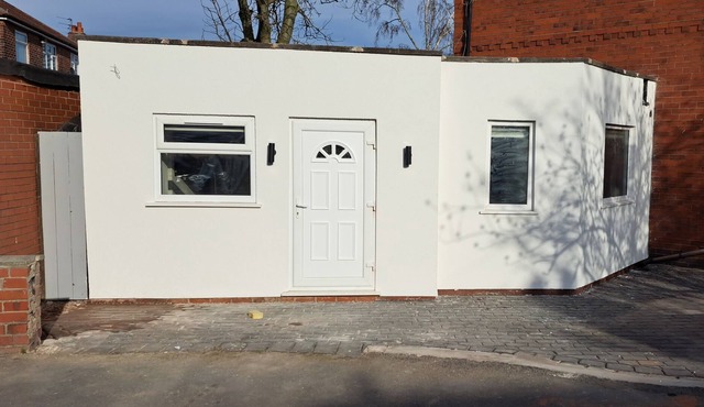 1 BED Apartment, Close TO City Centre AND Local Restaurant AND Shops