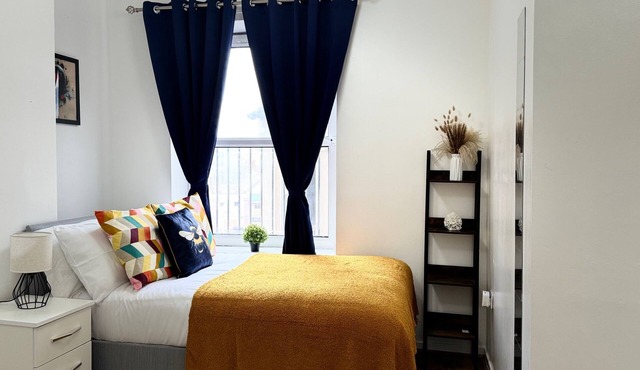 1-Bed Apartment, sleeps 6, in the City Center