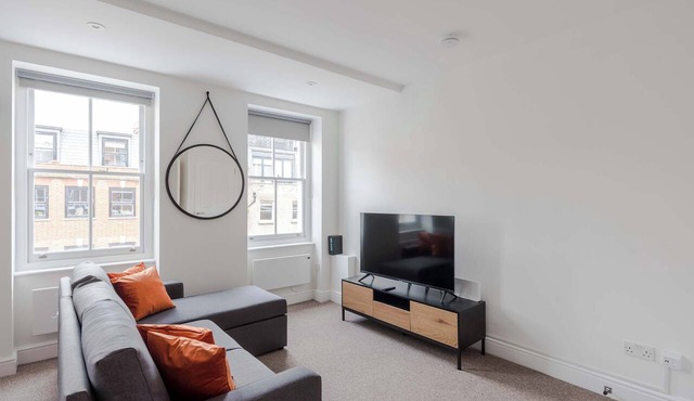 1-Bed Fitzrovia Flat · West End · Sleeps 4