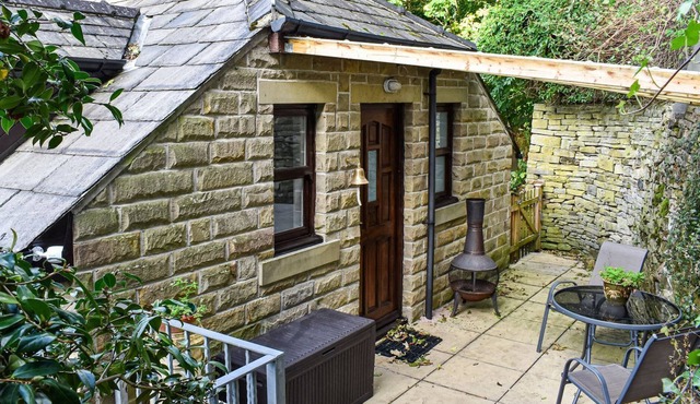 1 bedroom accommodation in Hipperholme, Halifax