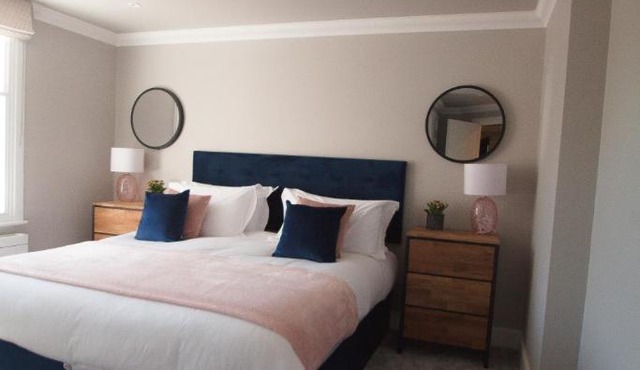10 Bootham House - luxury city centre apartment with free parking for one car