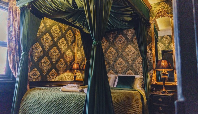 101 House At The End. Witchcraft & Wizardry House in York