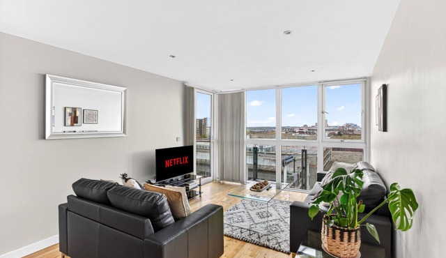 12th Street Apartment City Centre Balcony Free Parking Fast WiFi Yoko Property