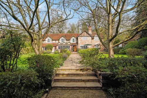 16th Century Manor House 6BR Private Grounds