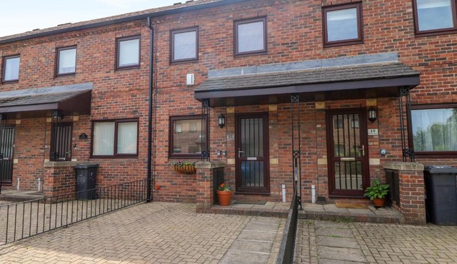 17 Fewster Way