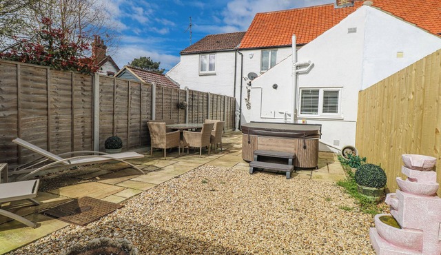 17 WOODSIDE AVENUE, with open fire in Dersingham